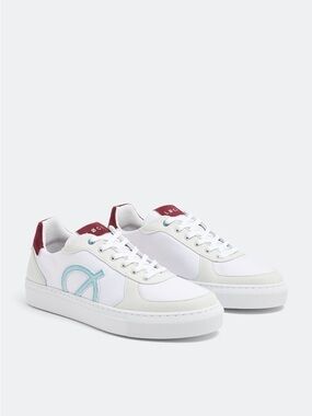 Loci women’s seven sneakers Sz 6.5 NWOT